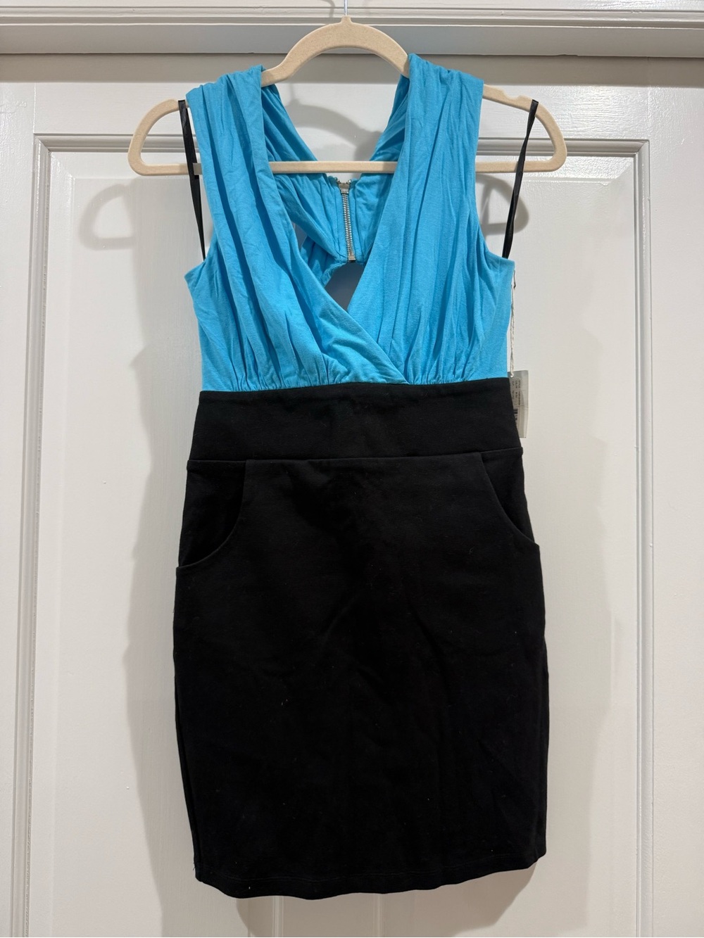 LaRok Turquoise and Black Sleeveless V-Neck Midi Dress